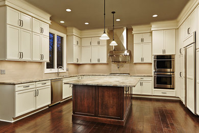 Inspiration for a timeless kitchen remodel in Detroit