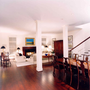 シャーロットの広いトランジショナルスタイルのLDKの画像 (濃色無垢フローリング、白い壁、暖炉なし)