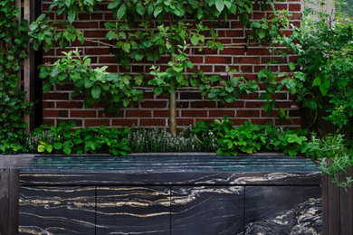 Inspiration for a modern rooftop rooftop deck remodel in New York