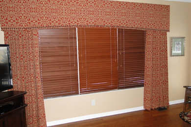 Family room - traditional family room idea in Columbus