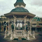 Laura Raffan's photo