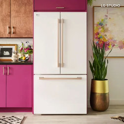 LG STUDIO 27 cu. ft. Smart Counter-Depth MAX&trade; French Door Refrigerator - Frigor&iacute;ficos