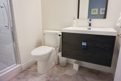 Example of a bathroom design in Toronto
