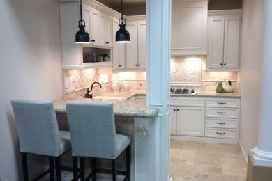 Kitchen - kitchen idea in Chicago