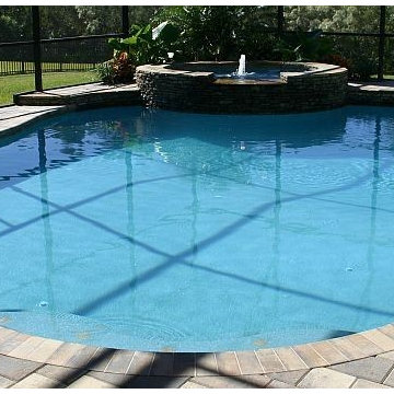 150 - Gated freeform pool with water feature in jacuzzi