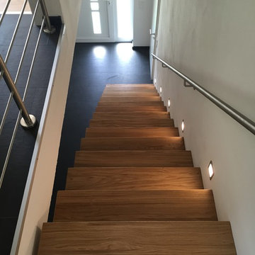 Kragarmtreppe mit Edelstahlgeländer