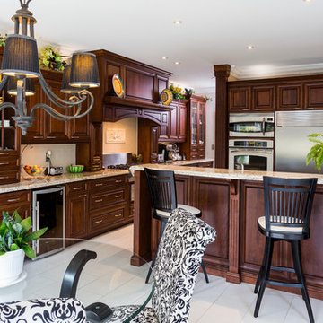 Traditional Warm Kitchen