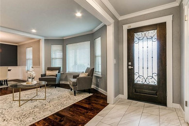 Inspiration for a cottage entryway remodel in Oklahoma City