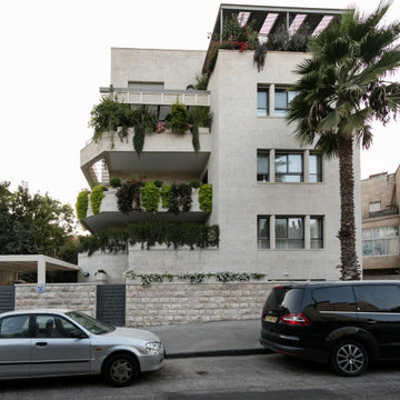 Unique Groundfloor Apartment and Basement Apartment
