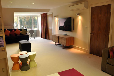 Inspiration for a modern home design remodel in London