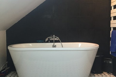 Example of a trendy bathroom design in Paris