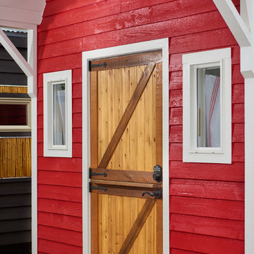 Barn Tiny House - Dutch Door