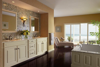 Bathroom - contemporary bathroom idea in Louisville