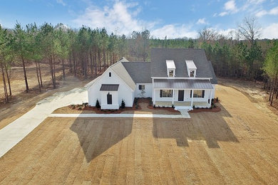 Country home design photo in Jackson