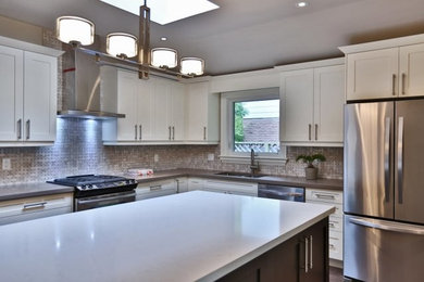 Example of a trendy kitchen design in Toronto