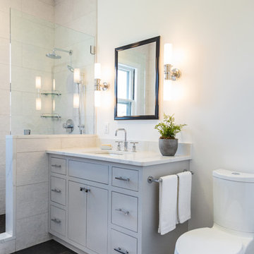 Modern Meets Traditional in this 1940s Condo