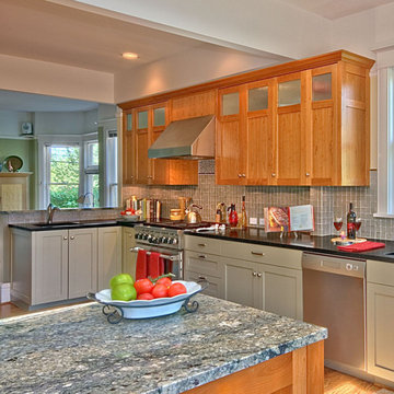 Two toned counters and raised bar behind prep sink