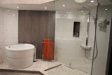 Bathroom - bathroom idea in Miami