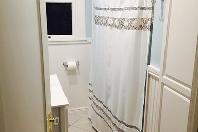 Inspiration for a small contemporary bathroom remodel in Tampa