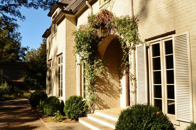 This is an example of a traditional entryway in Charlotte.