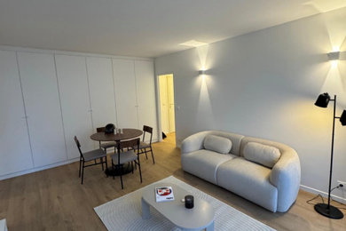 Cette photo montre un salon moderne.