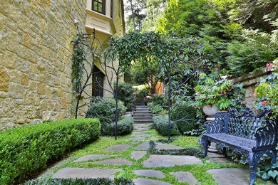 Photo of a traditional landscaping in Atlanta.