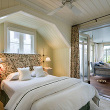 MASTER BEDROOM / PORCH