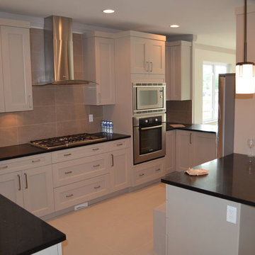 Small yet roomy kitchen design