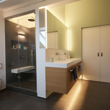 Dachgeschoss mit Schlafzimmer und Wellnessbad