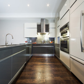 Made-to-order Glass Kitchen by PARVIZ