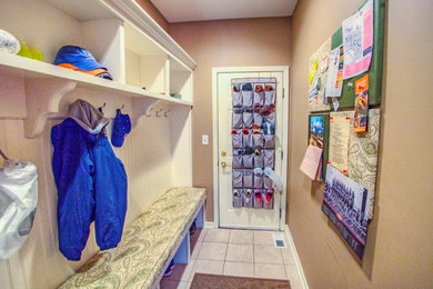 Inspiration for a transitional mudroom remodel in Chicago