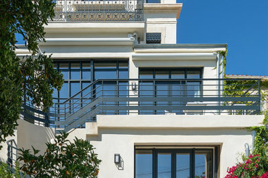 Réalisation d'une façade de maison design.
