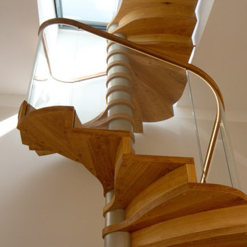 Die Turmkönigin - Faltwerkspindeltreppe mit Ganzglasgeländer