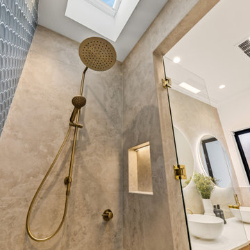 Ensuite with Gold Features