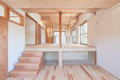 他の地域にあるコンテンポラリースタイルのおしゃれなリビングの写真