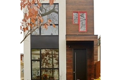 Modelo de fachada roja contemporánea de tres plantas con revestimiento de estuco