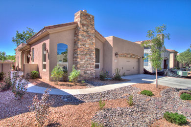 Mid-sized traditional brown one-story stucco exterior home idea in Albuquerque