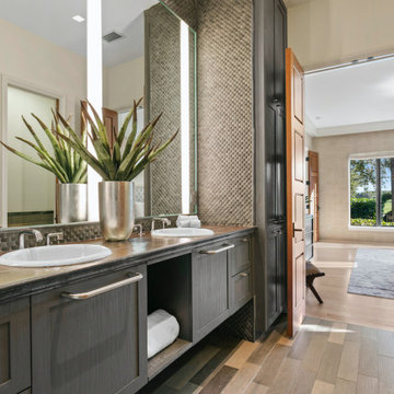 Rustic Tampa Luxury Home: Bathroom