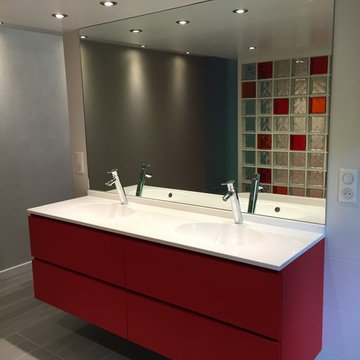 Salle de bains colorée