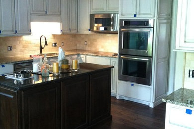Example of a classic kitchen design in Charlotte