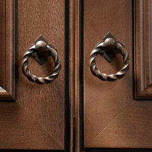 Cabinet and drawer pulls/knobs