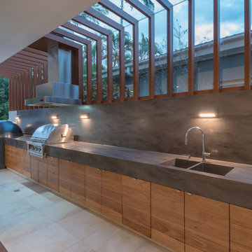 CONTEMPORARY TROPICAL HOUSE