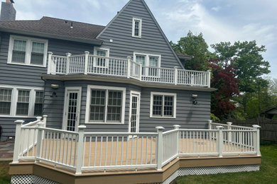 Example of a minimalist deck design in New York