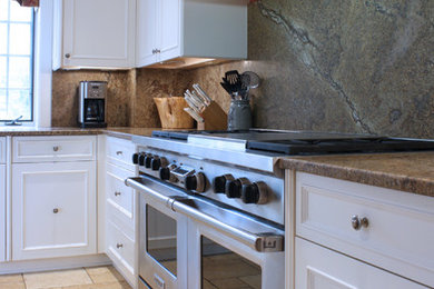 Kitchen - kitchen idea in Chicago