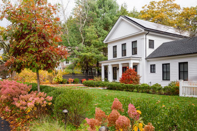 Inspiration for a farmhouse landscaping in Boston.