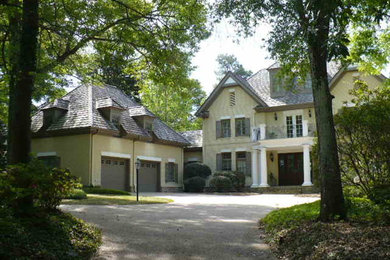 Example of a classic exterior home design in Wilmington