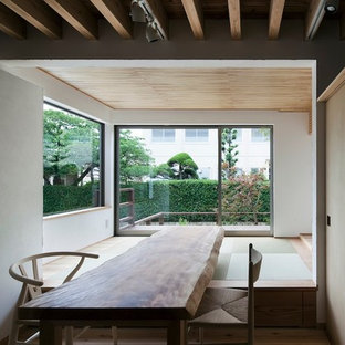 Moderne Wohnküche mit Tatami-Boden in Osaka