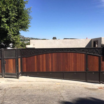 Hillsid Sliding Gate Remains Level