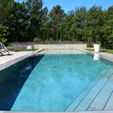 Transformation, rénovation et agrandissement d’une piscine contemporaine