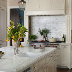 Cream Cabinets Quartz Or Granite, What Color Countertops With Cream Cabinets
